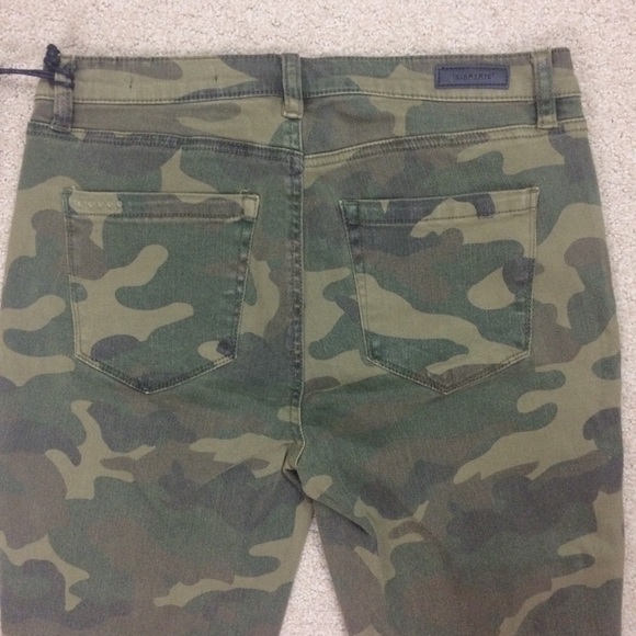 Blank NYC Camouflage The Reade Crop Skinny Jeans - Picture 5 of 8